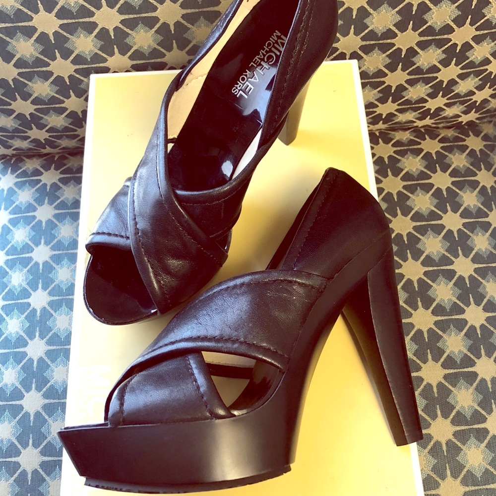 Michael Kors leather heels/ never worn/ with box